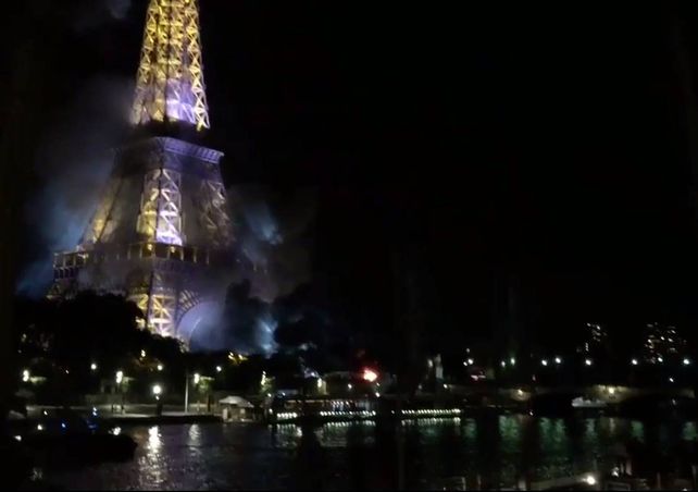 Un incendio en los alrededores de la torre Eiffel generó preocupación