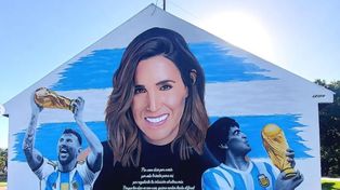 El mural, de 10 por 7 metros, está ubicada en el Galpón Cultural de Arequito. Messi, Maradona y la Sole, juntos.