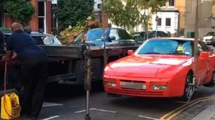 Un inglés realizó un insólito piquete para evitar que la grúa le llevara su Porsche