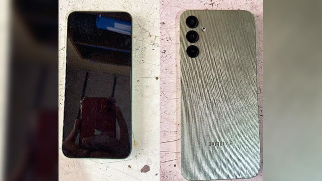 El hombre de 60 años se presentó en la comisaría y entregó el celular sustraído en un Shopping de Paraná. Manifestó que lo tomó “sin ningún tipo de intención”.