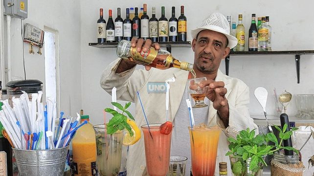 Ramón preparó para UNO un Santiago (naranja
