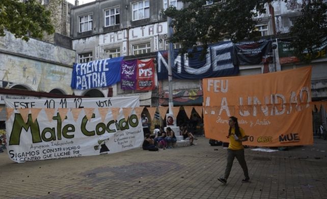 a las urnas. La oferta electoral se adueña de las fachadas y patios.