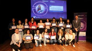 Niñas y adolescentes entrerrianas finalizan formación en habilidades digitales y recibieron sus certificados de Telecom