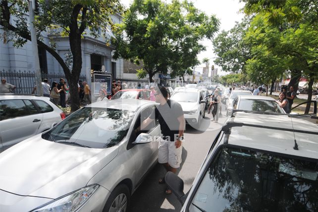 Vecinos de la Costa expresaron su bronca y malestar ante la EPE