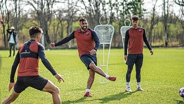 Colón de Santa Fe volvió a entrenar pero con custodia policial
