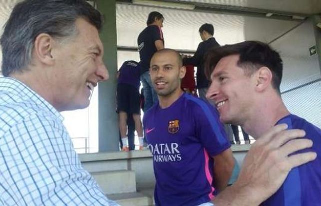 Macri y Messi figuran en una lista.