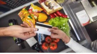 Se incrementó el pago de las compras del súper con tarjetas de crédito