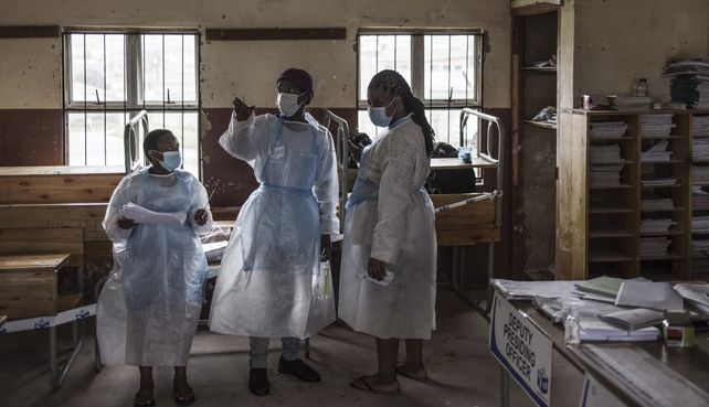 Medidas. Varios gobiernos decidieron prohibir los vuelos desde y hacia Sudáfrica
