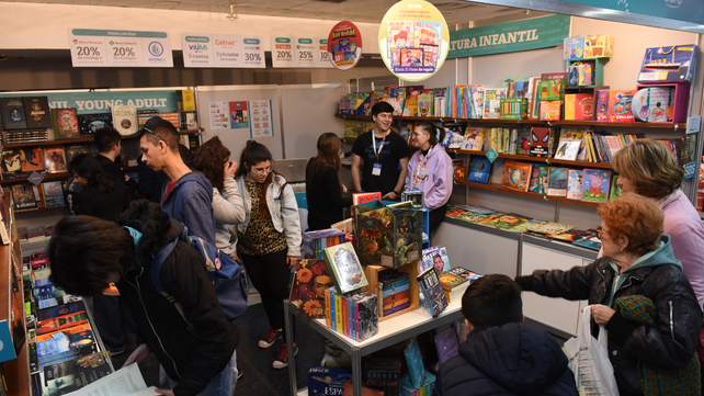 La Feria del Libro Rosario reunió a todas las generaciones de lectores en en el Centro Cultural Fontanarrosa.