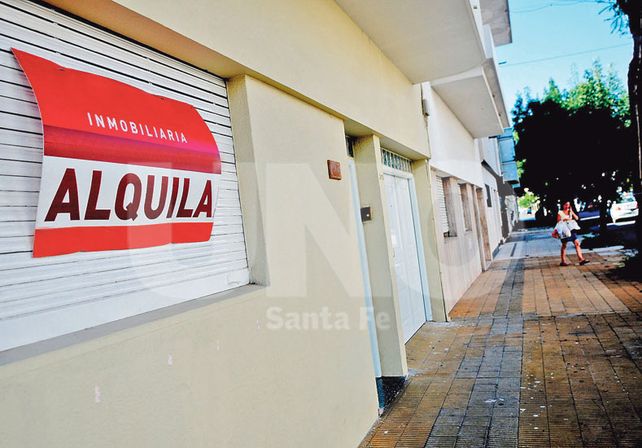 Vencimiento. A muchos se les hace imposible pagar antes del 5 por la fecha en la que cobran su sueldo / Foto: Manuel Testi - Uno Santa Fe