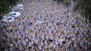 La calle hecha tribuna. Los canallas le dieron un marco notable a la Maratón de Central.