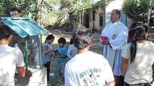 Amenazan de muerte a un sacerdote que lucha contra el paco en La Plata