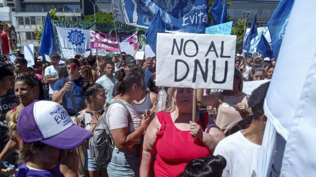 El paro y movilización de CGT y CTA se replica en Paraná: Más que un llamado a la lucha