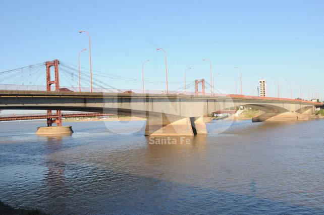 Restringen el paso en el Viaducto Oroño por la colocación de cartelería
