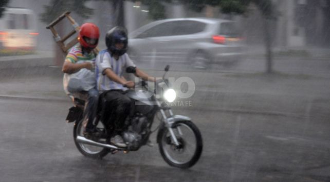 lluvia moto tormenta