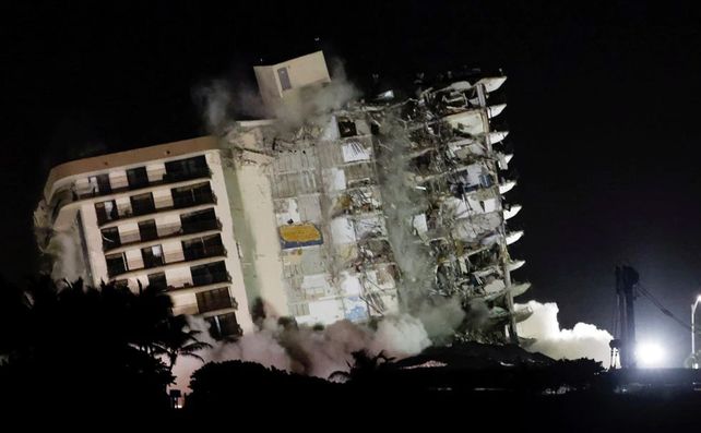Impactantes imágenes de la demolición del edificio que colapsó en Miami