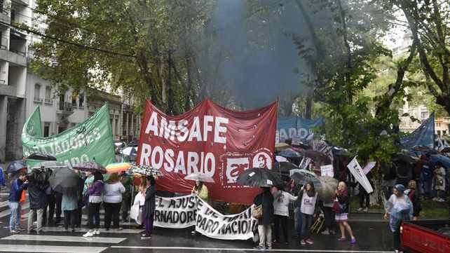 Fuerte reclamo de los gremios en rechazo a la oferta salarial de la ...