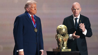 Donald Trump recibió el Premio Fifa de la Paz de manos de Gianni Infantino, con quien tiene un fuerte lazo.