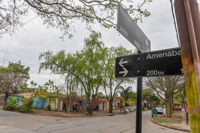 Balacera en zona sur. En Amenábar y Beruti pistoleros encapuchados hirieron a cuatro hombres. Los heridos fueron derivados al Hospital Provincial.&nbsp;