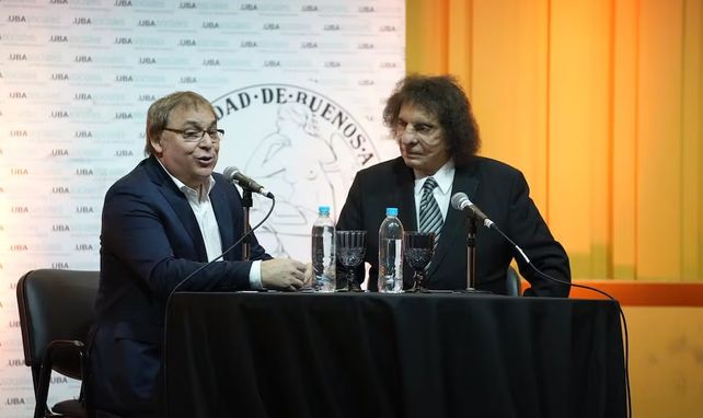 El honoris causa a Alejandro Dolina reconoce la trayectoria intelectual y artística de una de las figuras más relevantes de la vida cultural argentina.