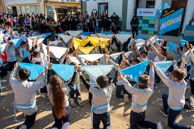 Sí, prometo: alumnos de 4° grado de las escuelas de Timbúes, realizaron la promesa de lealtad a la bandera