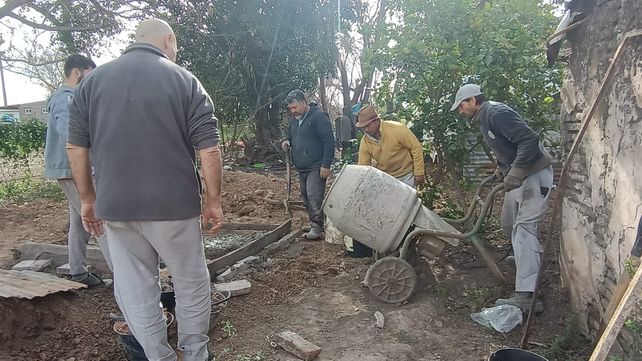 El grupo ya viene trabajando en la casa con la construcción del pozo ciego.