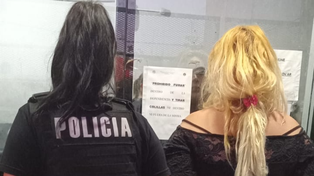 La mujer acusada de apuñalar a su vecina fue detenida.&nbsp;