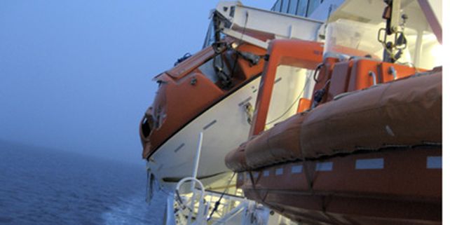 Crucero noruego choc&oacute; contra iceberg en la Ant&aacute;rtida