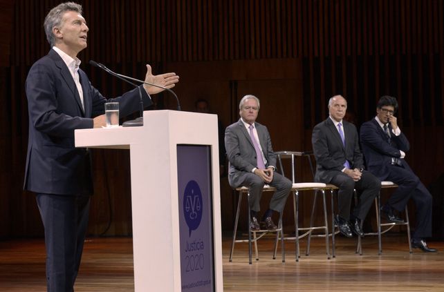 Desde el atril. Macri habló ante funcionarios del Poder Judicial. Lorenzetti y Garavano