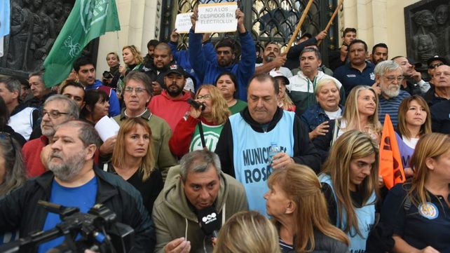 Masiva manifestación contra el gobierno nacional frente a la sede de la Bolsa de Comercio