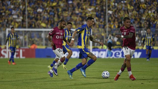 Pelota al pie. Ángel Di María fue intermitente pero cada vez que usó su talento Central creó peligro. El 11 otra vez está de Copa.