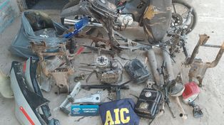 En los allanamientos lograron recuperar motos y partes