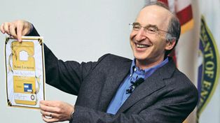 Nobel de F&iacute;sica por descubrir que el Universo se expande m&aacute;s r&aacute;pido