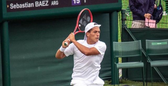 Santiago Báez pasó a segunda ronda en Wimbledon en su primera participación en el cuadro principal.