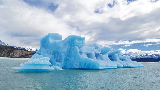 Impresionante. Navegar por el Parque Nacional Los Glaciares permite disfrutar de los témpanos del gran Campo de Hielo Patagónico