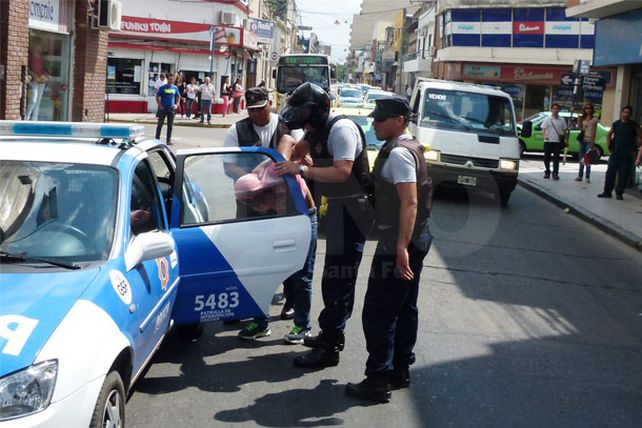 Un peatón golpeó a un ladrón y evitó un asalto en pleno centro