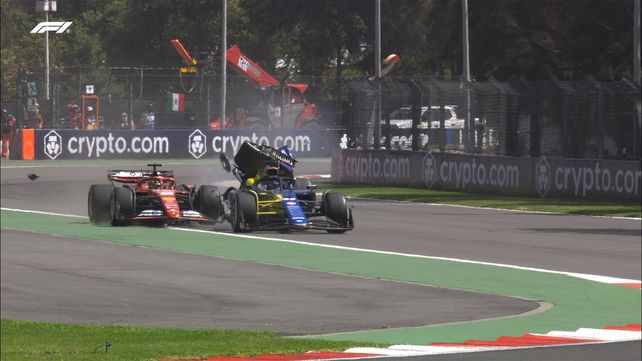 Aparatoso accidente de Alex Albon ante la Ferrari de Oliver Bearman