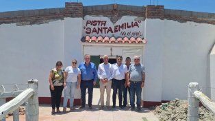 Entrega de aporte legislativo a la cooperadora de la Escuela N° 6307 de Colonia Santa Emilia