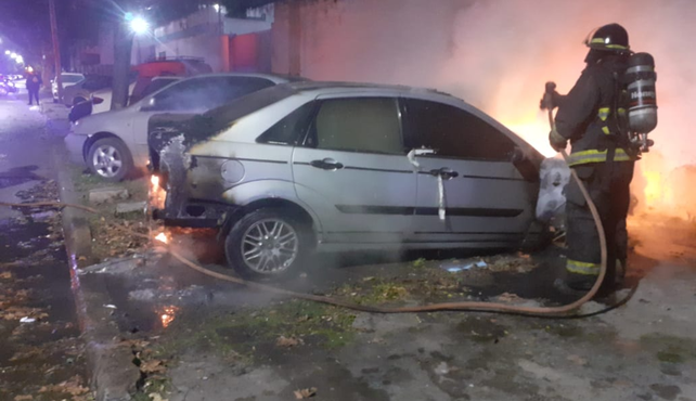 El incendio frente a la Sub 22ª se registró poco después de las 2.