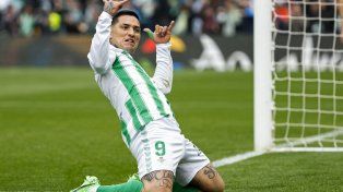 Ezequiel Avlila tiene dos años más de contrato en Betis. El jugador sueña en el futuro jugar en Central.