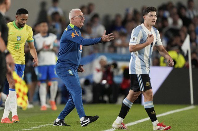 Dorival Júnior sufrió el partido ante Argentina y su ciclo se terminó.&nbsp;
