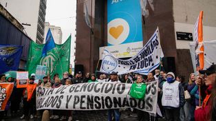Los sindicatos marcharo desde Pami hasta la Ansés, donde hicieron un acto.