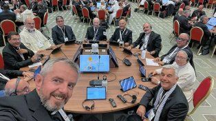 Grupo de trabajo. El padre Brassesco integra un equipo compuesto por 11 participantes.