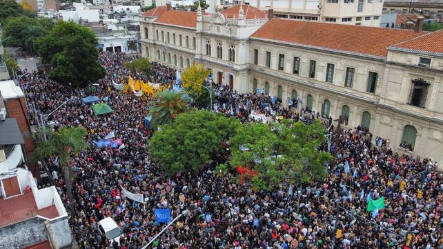 La comunidad universitaria santafesina vuelve a marchar este miércoles en rechazo al veto de Milei a la ley de financiamiento