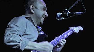 El guitarrista rosarino Carlos Casazza estrena Benarés, su último disco