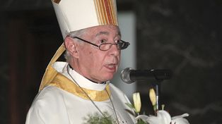 Aguer señaló: La Iglesia no podría prescindir de eso, es un aporte importante. Hay una deseducación en los fieles católicos que no aportan, si nos fijamos lo que es la limosna en la misa es una colecta miserable.&nbsp;