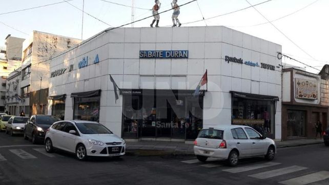 Un comercio de indumentaria deportiva sufrió su tercer robo en tan sólo 35 días Un comercio de indumentaria deportiva sufrió su tercer robo en tan sólo 35 días