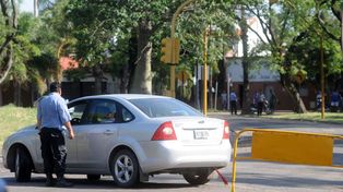 Instructores de manejo avalan el examen práctico en las calles