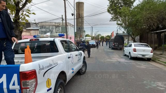 Fuerte operativo en barrio Paraná V en busca de armas tras la violencia desatada entre dos familias