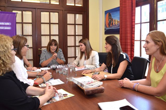 Kunath y Monjo con Tuñez. Destacaron que Bordet impulsa la agenda de género.